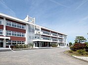 射水市立大門中学校 徒歩33分。 2570m