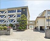 高岡市立能町小学校 徒歩3分。 200m