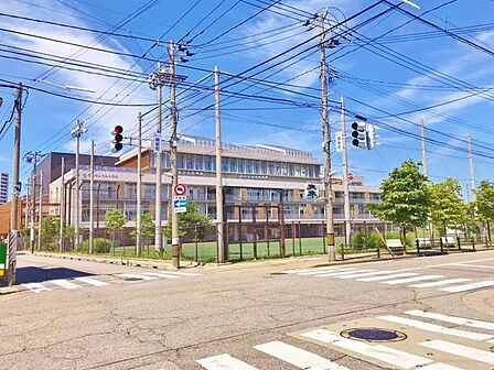 富山市立中央小学校 徒歩2分。 170m
