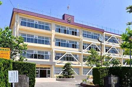高岡市立高陵中学校 徒歩17分。 1200m