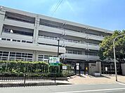 吹田市立第六中学校 790m
