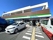 ファミリーマート　茨木彩都やまぶき店 380m