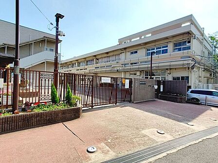 吹田市立千里第三小学校 520m
