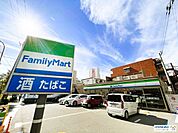 ファミリーマート緑地公園駅西店 410m