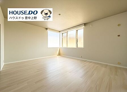 【リビングダイニング】南向きのため陽当り良好です！キッチン部分とリビングダイニング部分が分かれているためお部屋がスッキリ見えます♪