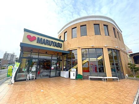 マルヤス 箕面店 740m