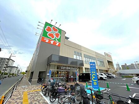 ライフ 緑地公園店 910m