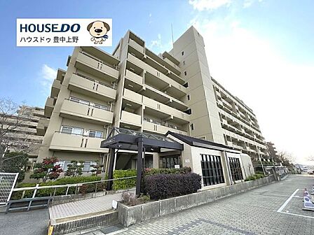 阪急箕面線「牧落」駅から徒歩11分！敷地内にはプールやテニスコート、菜園等の共用施設が充実！緑が豊かで、大切なペットにも嬉しい住環境です♪