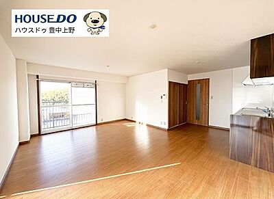 外観:【LDK】広々開放的なLDK!真ん中リビングの様な作りとなっていますが角部屋のため、明るい日差しが差し込みます! 外観:【LDK】広々開放的なLDK!真ん中リビングの様な作りとなっていますが角部屋のため、明るい日差しが差し込みます!