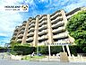 外観：阪急宝塚線「曽根」駅まで徒歩約4分の通勤や通学に便利な立地。駅近ですが周辺は静かで住みやすいマンションです。オートロック付きで管理も行き届いた新耐震マンションです。
