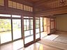 和室：１階の縁側と和室です。広々ととても明るいスペースです。