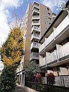 落ち着いた雰囲気が漂う住宅街。ゆったりと暮らしたい方にもおすすめしたい、静かで心地良い住環境になっております。皆様のお問い合わせお待ちしております！