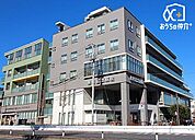 島村記念病院 徒歩4分。診療受付時間・平日午前8時半-11時半　午後1時から5時。土曜日午前8時半から11時半　初診は30分前にお越しください。 280m