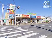 徒歩3分。【ヨークマート　入間店】営業時間9時00分～21時30分。車椅子対応の駐車場、車椅子対応の入り口。 200m