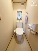清潔感のあるシンプルなトイレです。
