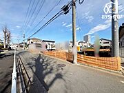 車通りの少ない前面道路です