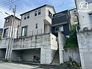 ビルトインガレージの5LDKオール電化住宅です。
