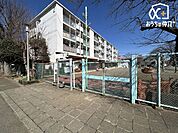 東村山市立第三保育園 徒歩6分。4歳児クラス、5歳児クラスは年度により人数が変わります。障害を持つお子さんの保育を実施しています。1歳児、2歳児の混合保育も行っています。 430m