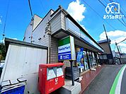 ファミリーマート松戸橋店 徒歩7分。24時間営業なので、急なお買い物にも便利です。飲食物や軽い日用品を販売しております。駐車場有 510m
