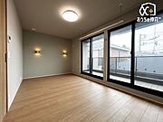 ぐっすりと眠れる寝室。朝は柔らかな光に包まれて、心地よい一日の始まりを迎えられる安らぎ空間。