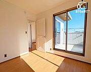 バルコニーに面したお部屋です。