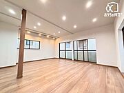 ～Living～上質な時間を育む暮らしのメインステージ。寛ぎとご家族とのコミュニケーションを育む居心地のよい場所。自然とみんなが集まる場所。