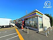 ミニストップ所沢上新井店 徒歩3分。24時間営業なので、急なお買い物にも便利です。飲食物や軽い日用品を販売しております。駐車場；有 190m