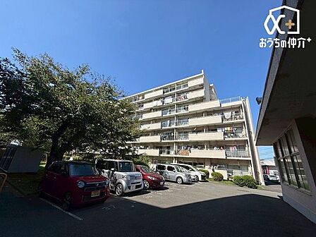 屋根付きの駐輪場は屋根付きで雨から自転車を守ります。