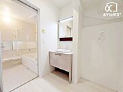 ～Wash room～大きな洗面　家族みんなが毎日使う洗面室。忙しい朝には使いやすい洗面で、ステキな一日のスタートをきりましょう。