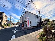 所沢久米郵便局 徒歩14分。かわいい外観の郵便局 1050m