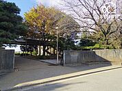 入間市立上藤沢中学校 徒歩17分。【上藤沢中学校】車椅子対応の入り口 1320m