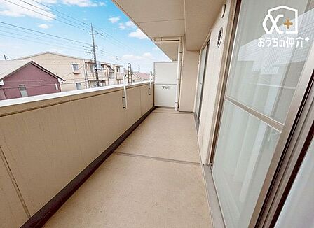 ■雨の日でも安心の屋根のあるバルコニー