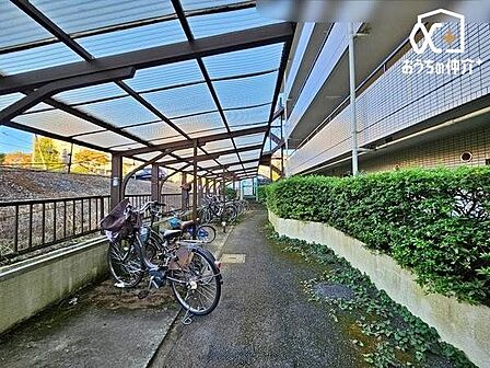 屋根付きの駐輪場です