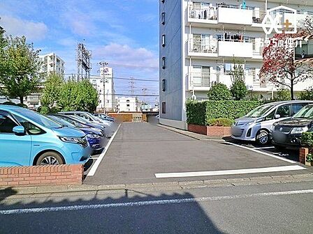 広々した平面駐車場()空き状況はご確認ください。