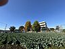 周辺：所沢市立北中小学校 徒歩17分。緑の多い落ち着いた環境にある小学校です。 1310m