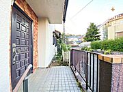 「落ち着いた」「静かな」街並みのため騒音が少なく、のんびりと暮らせます。また、街全体で防犯対策に積極的な住宅街も多く、子どもと一緒に住んでいる親にとっても、比較的安心して住みやすい住宅街となります。