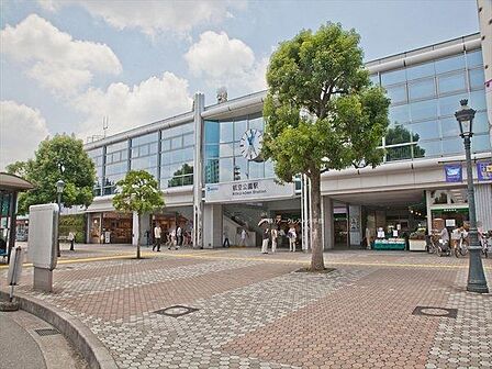 航空公園駅(西武 新宿線) 徒歩6分。市役所や警察署まで歩いていくことができる利便性の高い駅でございます。 480m
