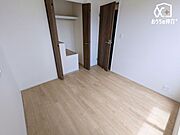 子供部屋としても十分な広さがあるお部屋です。家族個々の安らぎの空間を確保でき、プライベートなベッドルームは暮らす方の感性で造り上げたいものです。