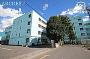 新座市立第五中学校 徒歩10分。三つの目標「明朗・清潔・信頼」 あいさついっぱい　花いっぱい　笑顔あふれる　さわやか五中 780m