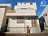 外観：陽光と風を心地よく招き入れる設計。南向きのため暖かい光が差し込みます。