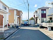 抜けるような青空を背景に、堂々と佇む邸宅は、太陽の恩恵を存分に受け伸びやかで開放的な眺望と、たっぷりと降り注ぐ陽光に、ここに住まう贅沢をきっと実感して頂けます
