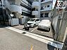 駐車場：敷地内駐車場の様子です。