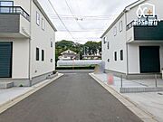 周りは静かな住宅街、是非ご見学ください。生活環境の良好な閑静な住宅地です。ゆったり暮らしたい方にもおすすめのエリアです。