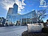 周辺：東久留米市役所 徒歩28分。市役所本庁舎も見どころの一つです！意外と、テレビなどの撮影シーンにも使われているんです。夜のスポットライトに浮かぶ外観もとっても印象的です。お越しの際は、建物の三角屋根を…