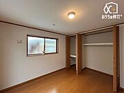 家具の配置がしやすいシンプルなお部屋。様々な生活スタイルやシーンに対応が可能ですね。