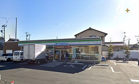 ファミリーマート新座畑中二丁目店 徒歩5分。 390m