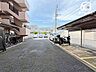 駐車場：敷地内駐車場の様子です。