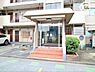 エントランス：お手入れの行き届いたマンションです。