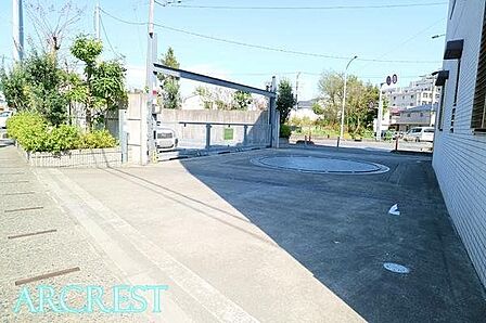 回転ターン式の立体駐車場。