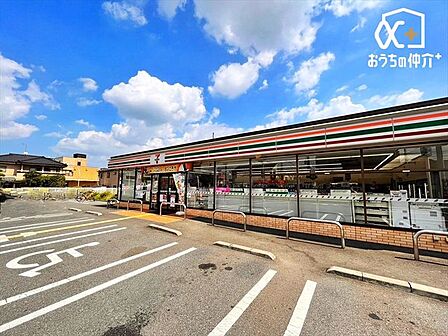 セブンイレブン三芳藤久保東店 徒歩3分。営業時間:24時間 駐車場:有 220m